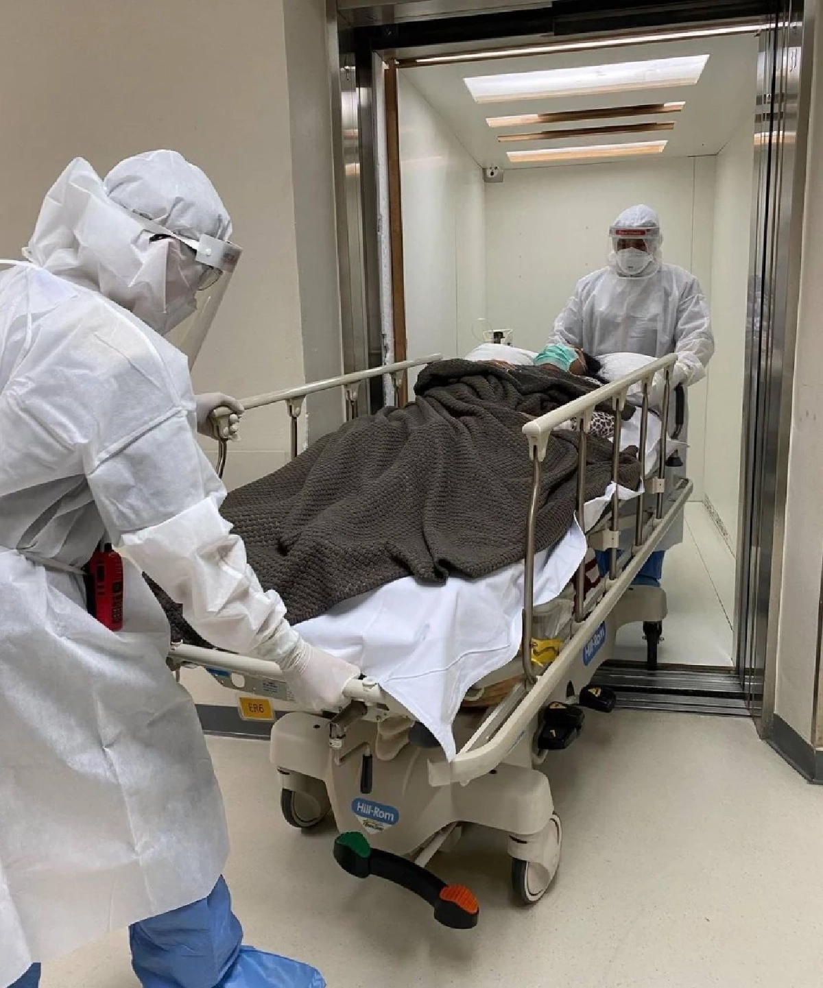 ห่วง "คุณหญิงแมงมุม"และสามี ติดโควิดทั้งคู่ บีบหัวใจต้องแยกกันรักษาตัว