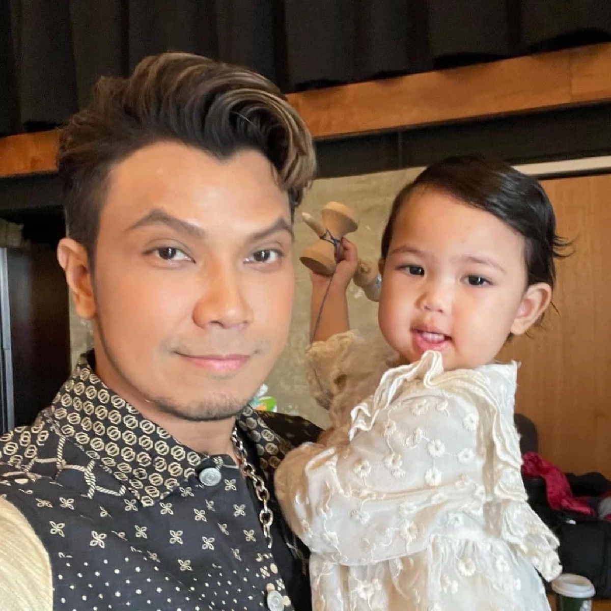 "หนุ่ม กะลา" แจ้งข่าว ลูกสาว น้องมิลล์ ติดเชื้อโควิดด้วย ไข้สูงมาก