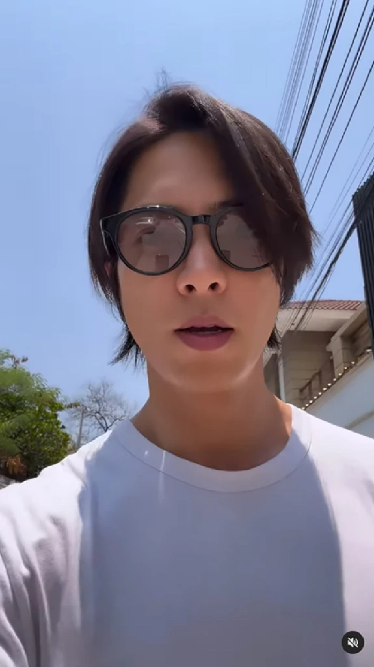 "ยามะพี" โผล่ไทย โพสต์คลิปเดินท้าแดด บอกชอบอาหารไทย แต่ถ่ายติดสายสื่อสาร