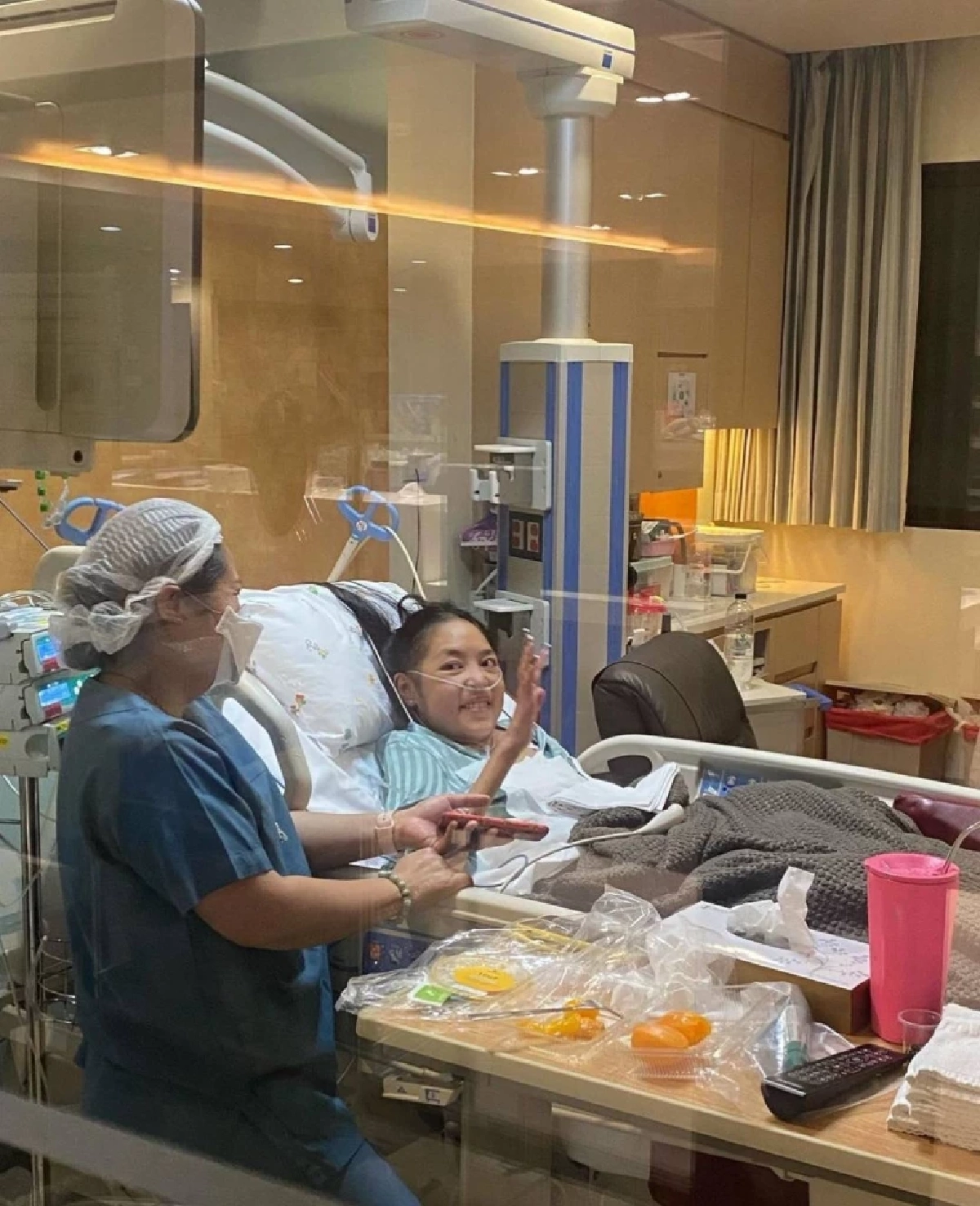 ห่วง "คุณหญิงแมงมุม"และสามี ติดโควิดทั้งคู่ บีบหัวใจต้องแยกกันรักษาตัว