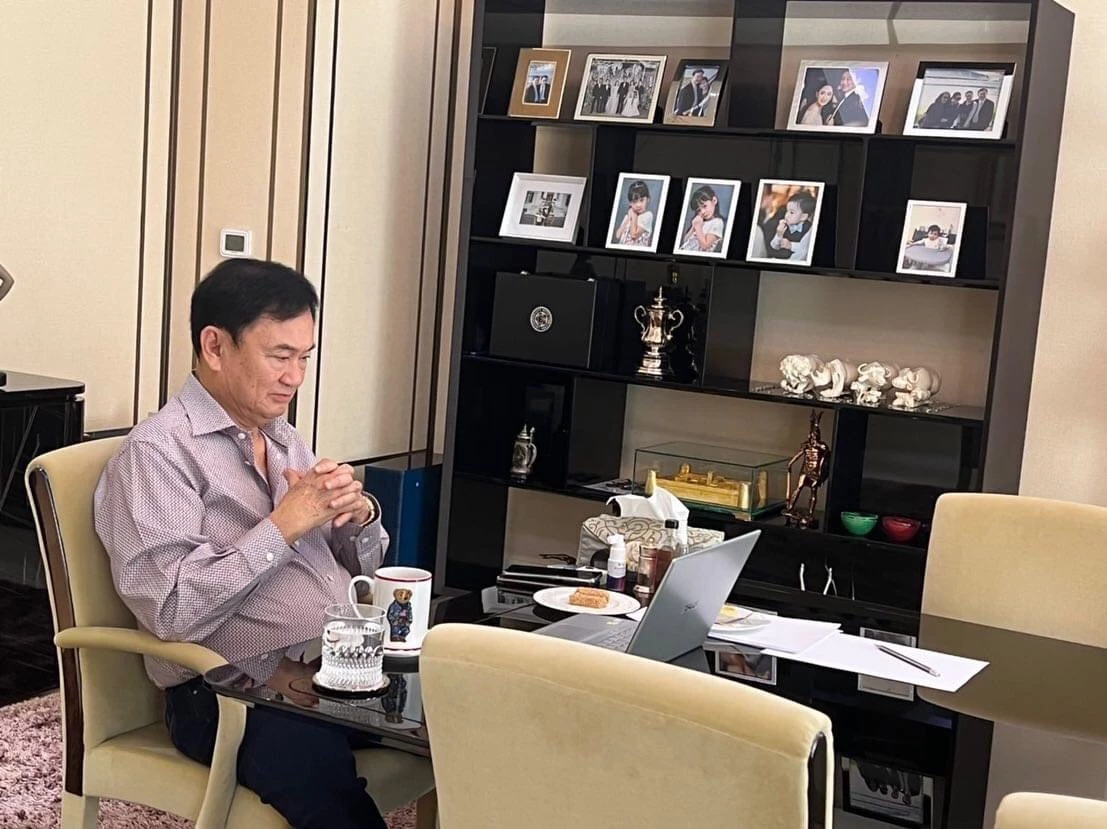 ทักษิณ นั่งลุ้นลูกสาวแสดงวิสัยทัศน์อยู่ที่นครดูไบ