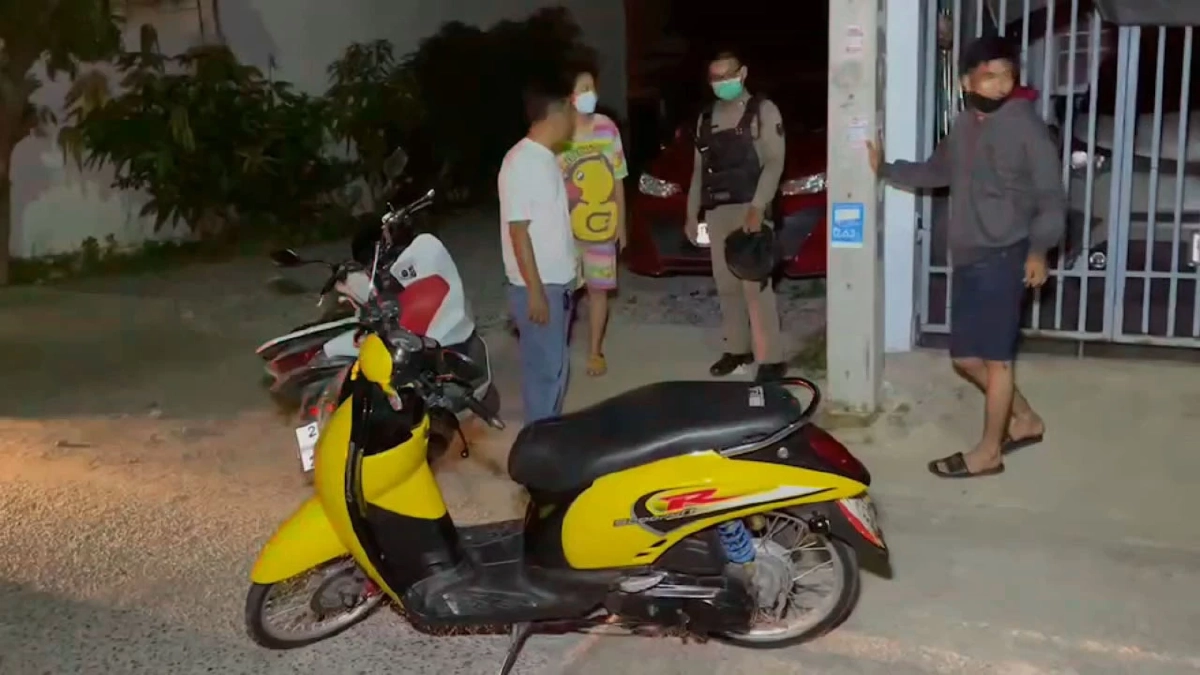 แก๊งฟันน้ำนม ตระเวน "ลักจยย." เจ้าของรถเห็นไล่ตามเจอพุ่งชนเจ็บ จับได้ 2 หนี 2