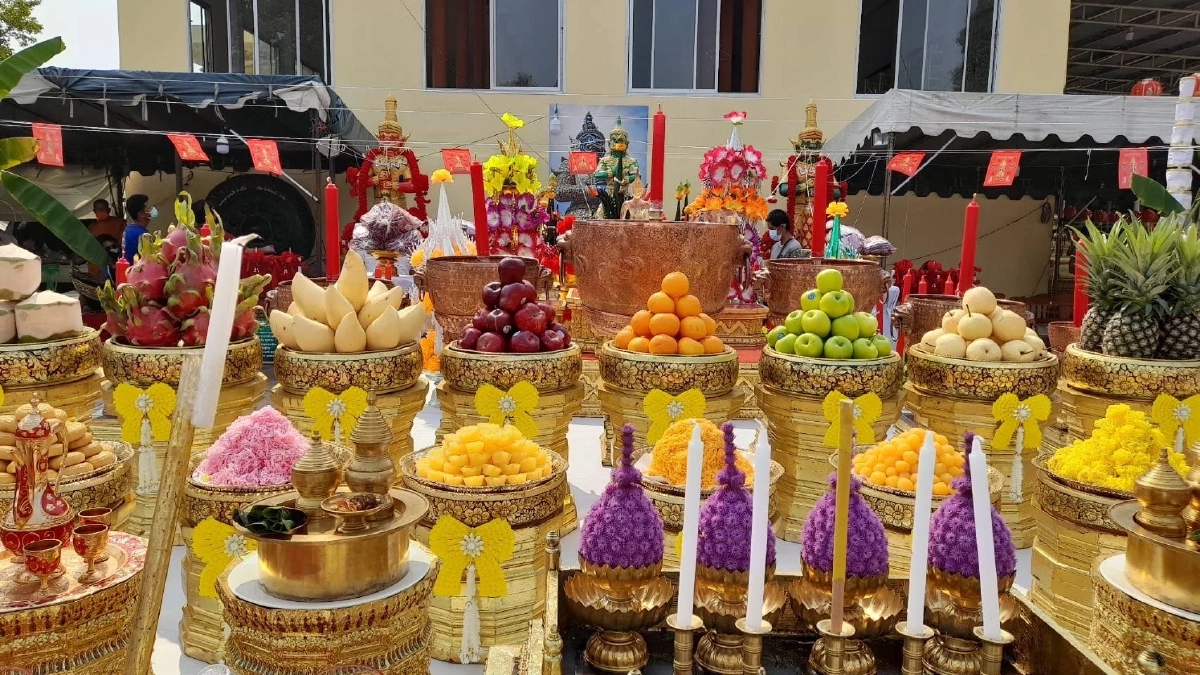 เลขเด็ดสงกรานต์ เททองหล่อ "ท้าวเวสสุวรรณ" วัดเขาชะวัง อ.โป่งน้ำร้อน