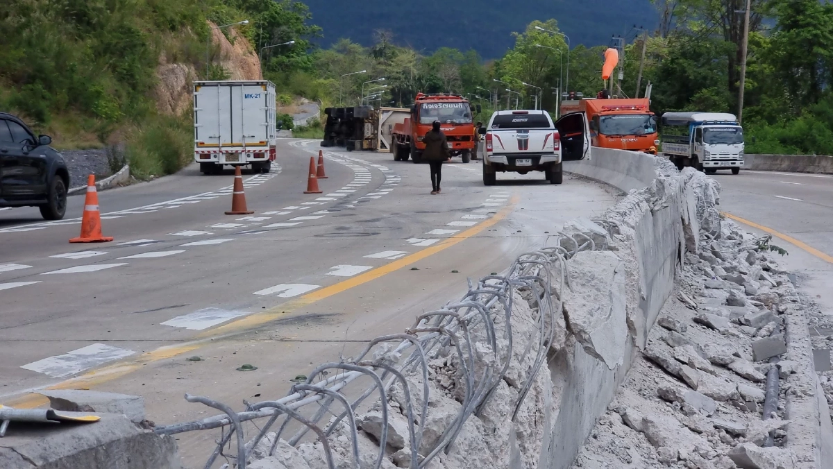 รถก๊าซ "พลิกคว่ำ" ทางลงเขา "ศาลปู่โทน"  จนท.ผงะตรวจATKคนขับเจอติด "โควิด19"