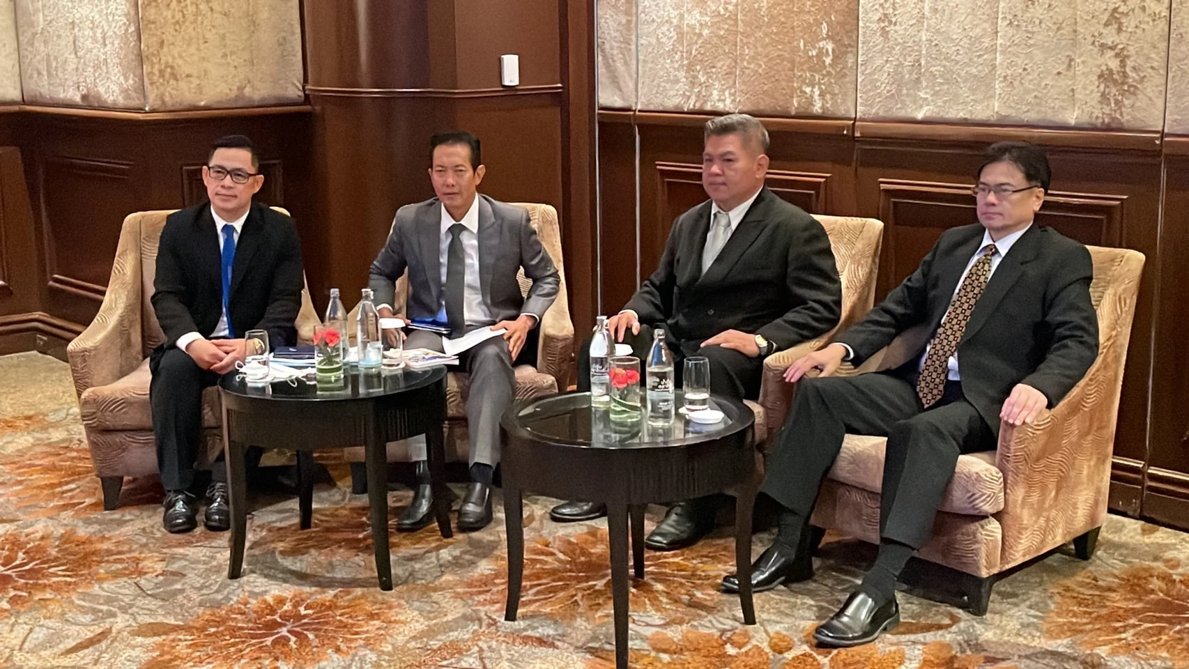 "เปิดตัวพรรค" ไทยสมาร์ท ชูบัญญัติ 10 ประการ นำคนไทยหายจน