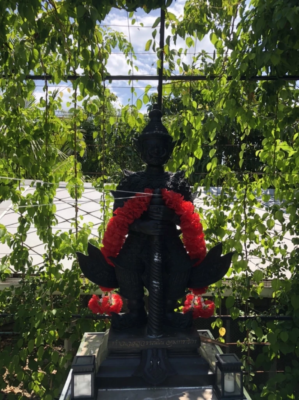 ตามมา พาไปดูสวนเจตรรถ องค์ "ท้าวเวสสุวรรณ" สมุทรสงคราม (มีคลิป)