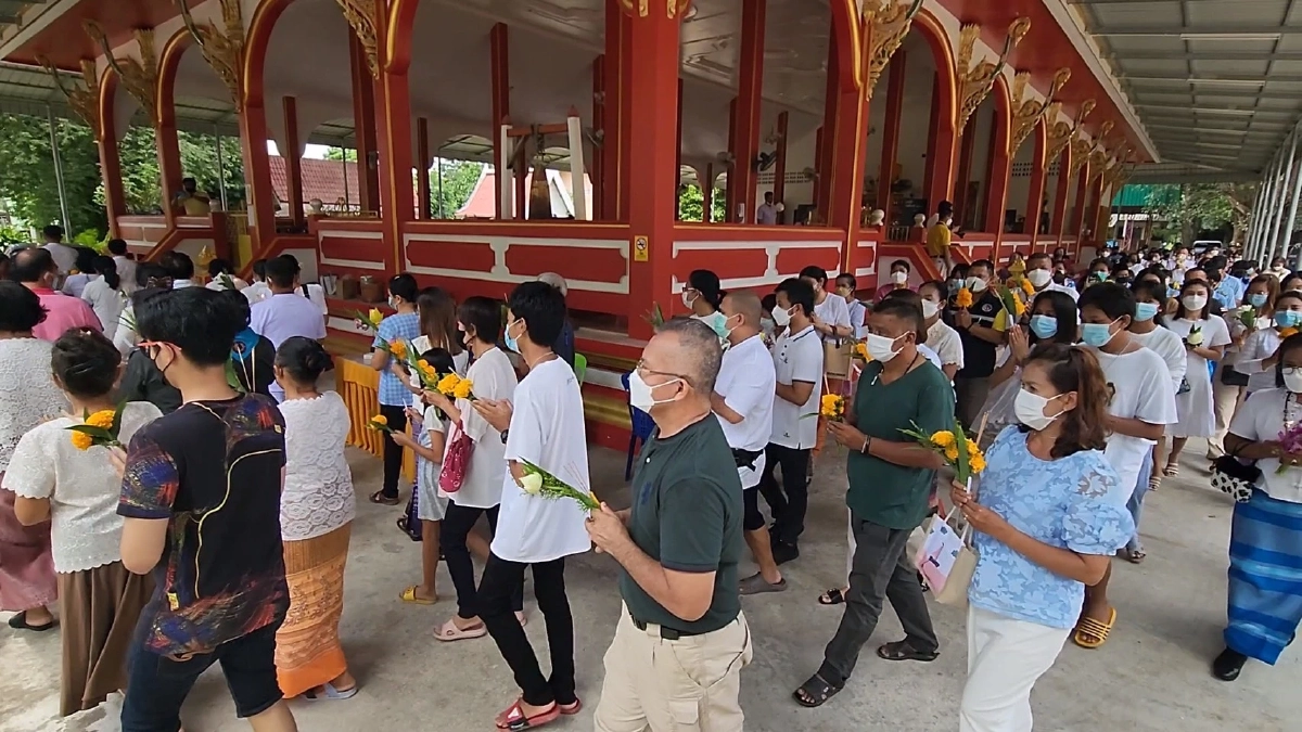 เวียนเทียนเที่ยง "วันวิสาขบูชา" ตามวิถีใหม่ป้องกันโควิด-19