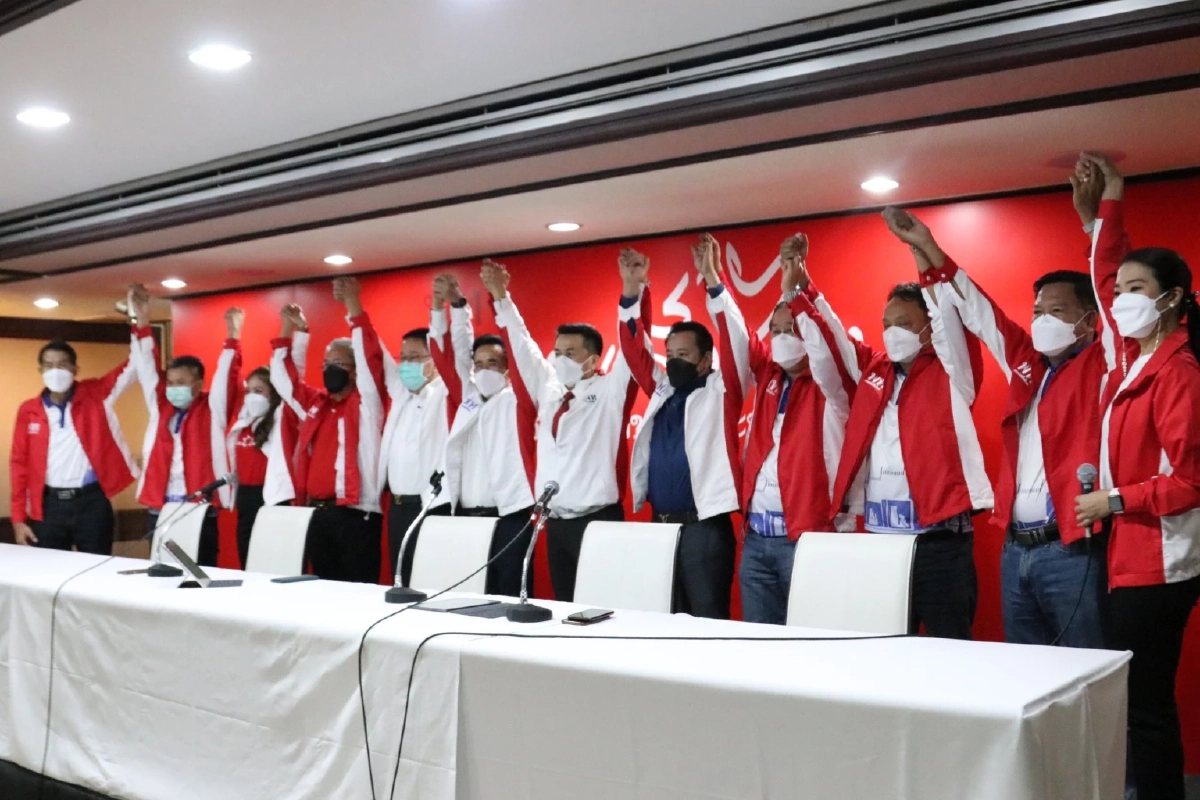 อดีตรัฐมนตรี หลายราย ซบพรรค "เพื่อไทย" เสริมกำลัง เลือกตั้ง "แลนด์สไลด์"