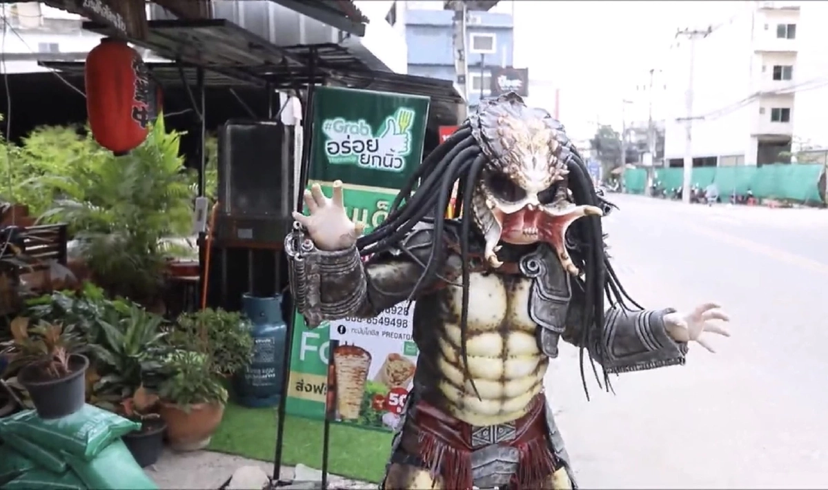 กินไปยิ้มไป ที่ร้าน กะบับไก่ "พรีเดเตอร์" ย่านพัทยา