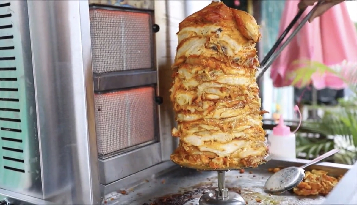 กินไปยิ้มไป ที่ร้าน กะบับไก่ "พรีเดเตอร์" ย่านพัทยา