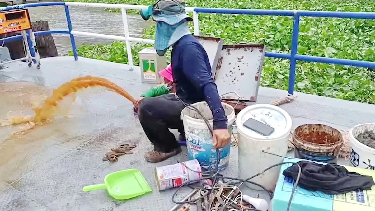 นายก อบจ.ปทุมธานี สั่งซ่อม "โป๊ะเทียบเรือ" เพื่อความปลอดภัยของนักเรียน