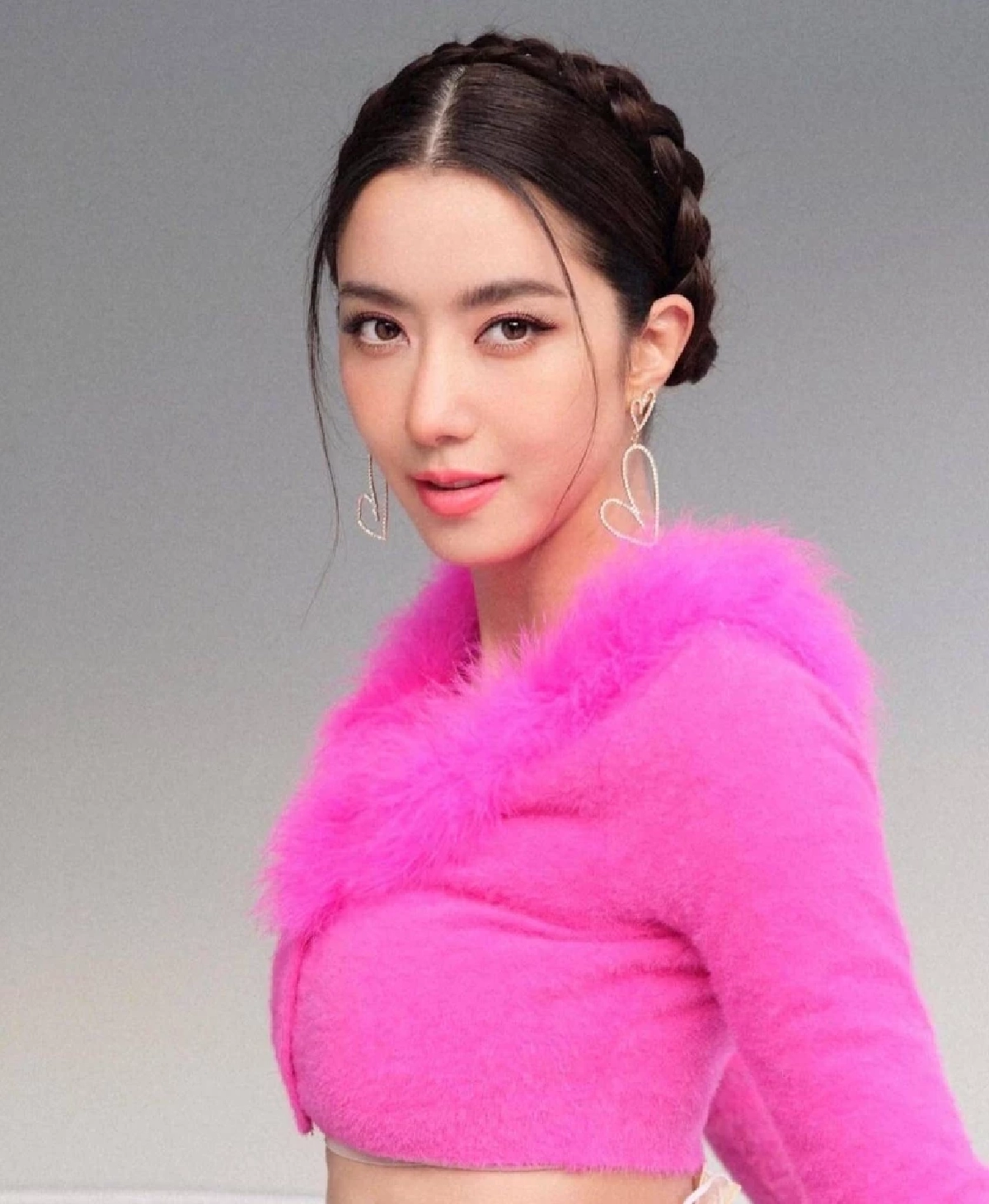 "ไอซ์ อภิษฎา" เคลื่อนไหวแล้ว หลังโดนสงสัยสวมแหวนเพชรนิ้วนางข้างซ้าย