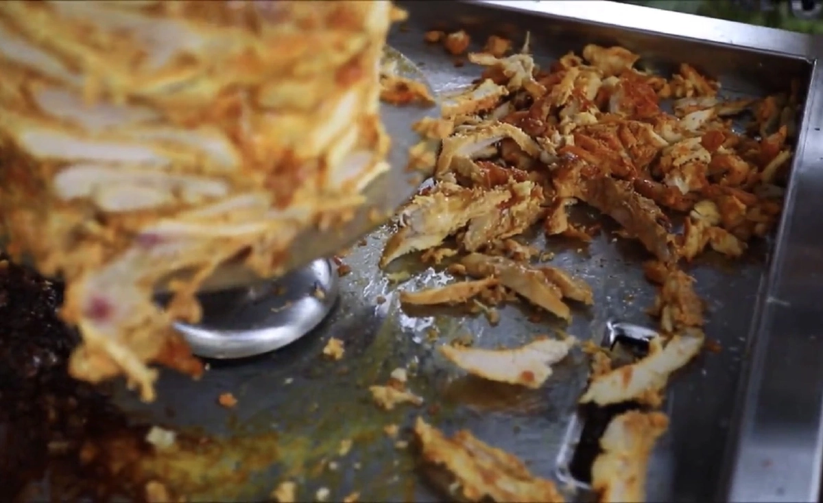 กินไปยิ้มไป ที่ร้าน กะบับไก่ "พรีเดเตอร์" ย่านพัทยา