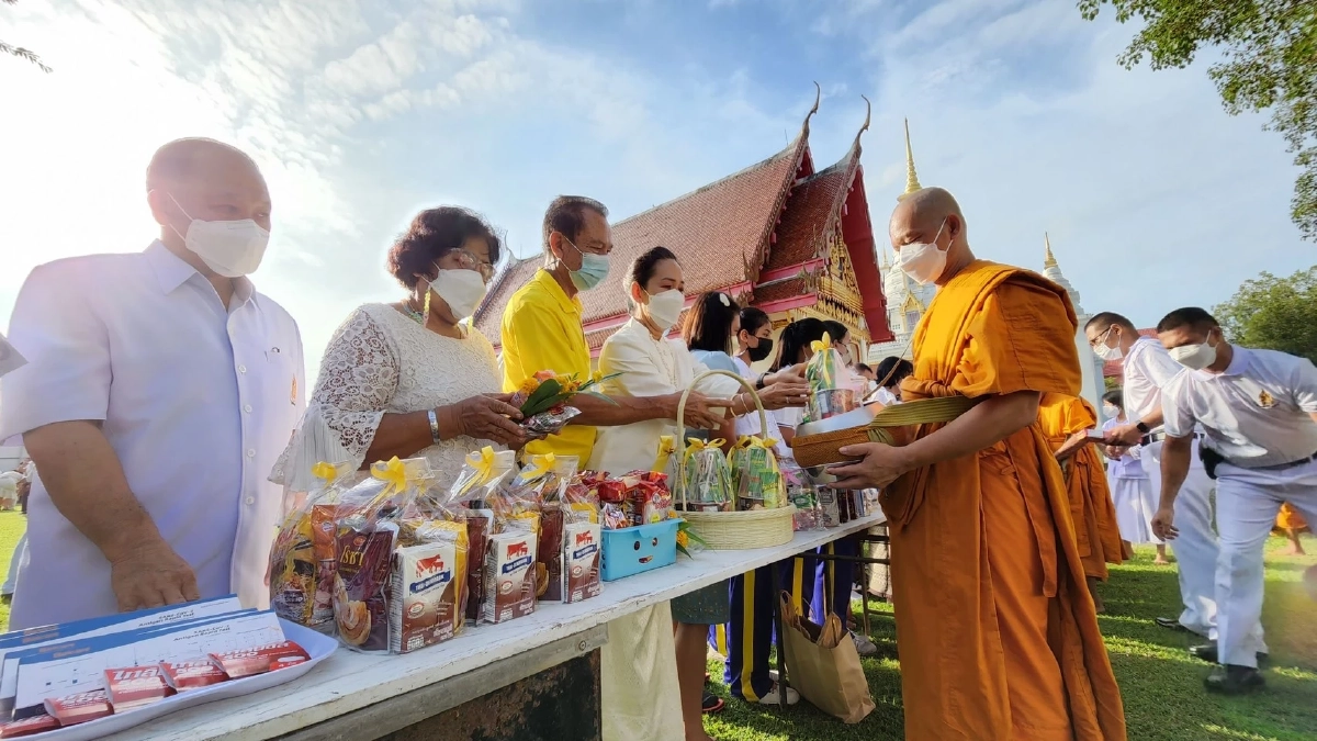 เวียนเทียนเที่ยง "วันวิสาขบูชา" ตามวิถีใหม่ป้องกันโควิด-19