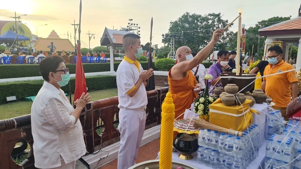 "วัดราชบูรณะ" จัดสมโภชพระนางพญาองค์ใหญ่ที่สุดในโลก ชาวบ้านแห่ดูเลขธูป