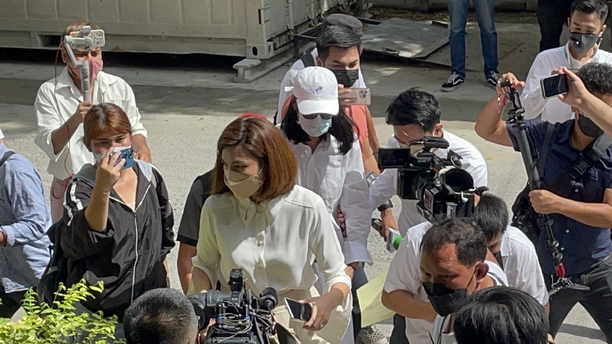 \"เบิร์ด เทคนิค\" แฟนหนุ่มของ \"แตงโม\" เดินทางมารับร่างแล้ว คาดนำแหวนมาสวมให้