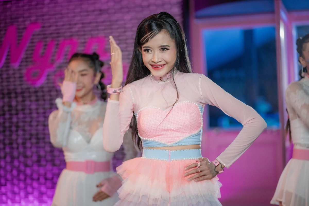 ต่อเนื่อง"เฟื่องฟ้า วราพร" ส่งเพลงใหม่ชวนโยก ทั้งร้องและแสดงเอง