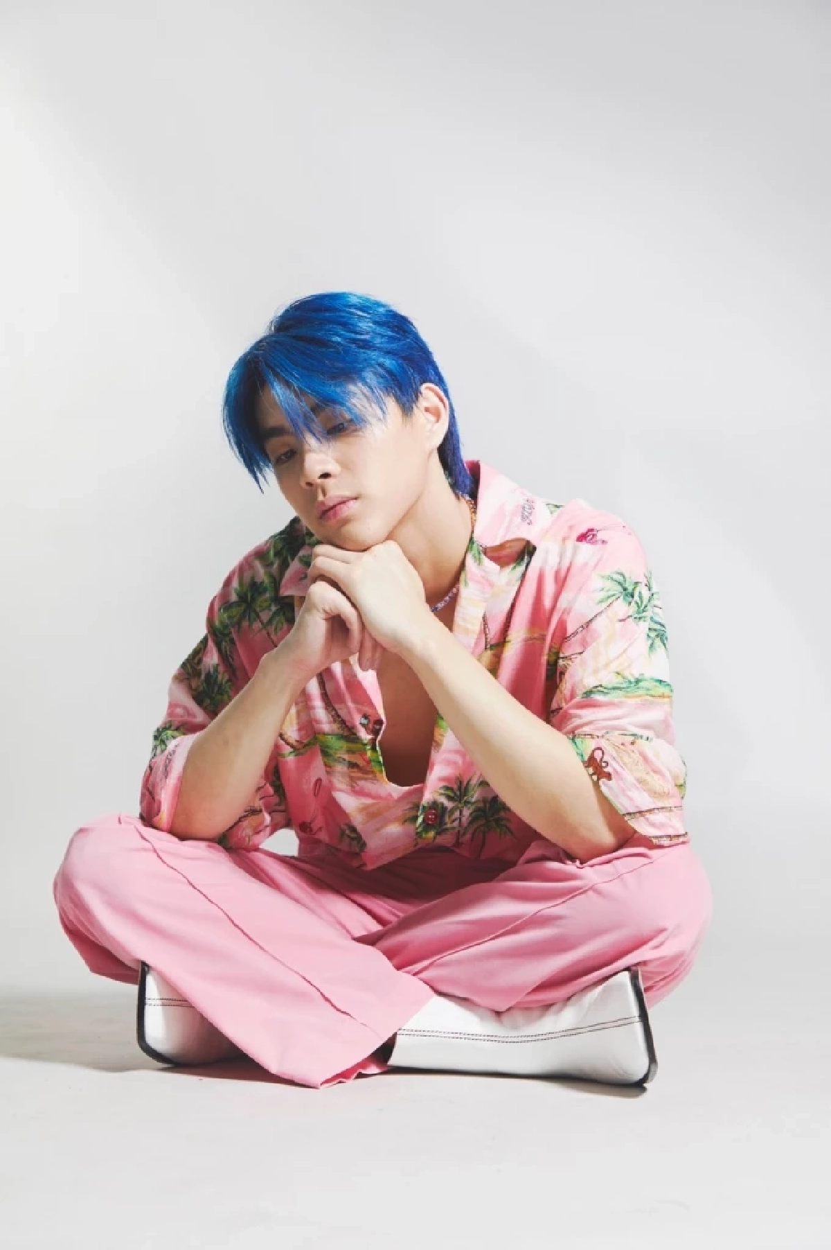 ส่องแฟชั่น "คิน ธนชัย"  จี๊ดจ๊าดลงตัว แต่งตามได้ไม่ "ผิดกติกา"