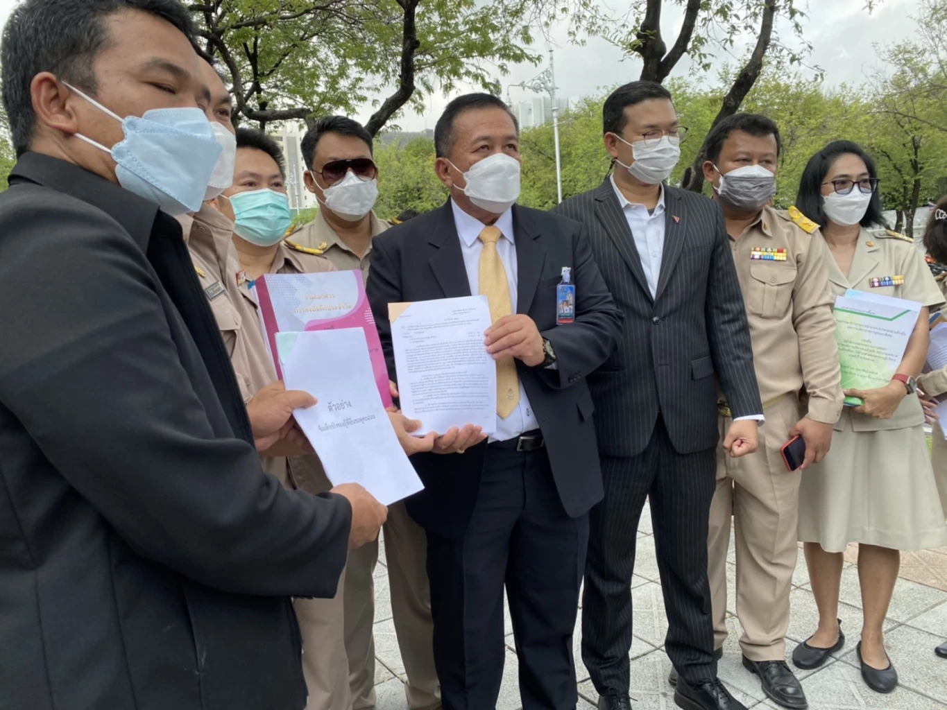 "พนักงานท้องถิ่น" นัดบุกโรงพิมพ์ ตรวจข้อสอบ "ผู้บริหารท้องถิ่น" พรุ่งนี้