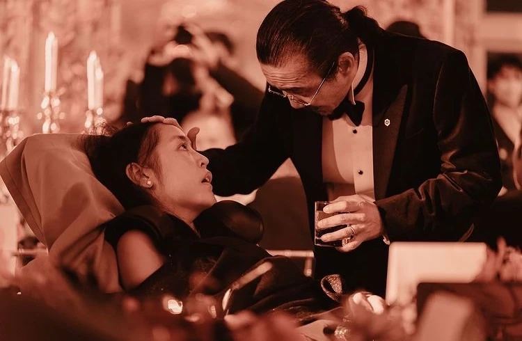 เข้มแข็งมาก "คุณหญิงแมงมุม" รักษาจอประสาทตา สามี อัปเดตอาการล่าสุด แบบนี้?