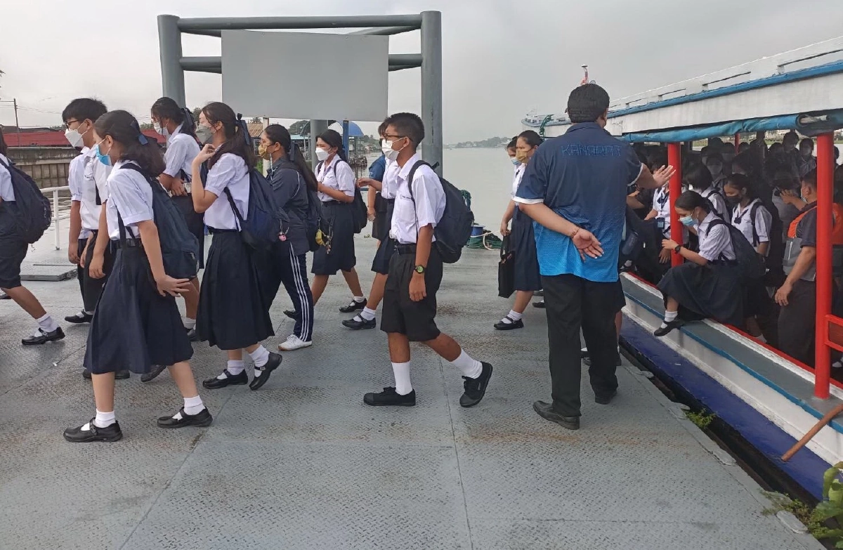 นายก อบจ.ปทุมธานี สั่งซ่อม "โป๊ะเทียบเรือ" เพื่อความปลอดภัยของนักเรียน