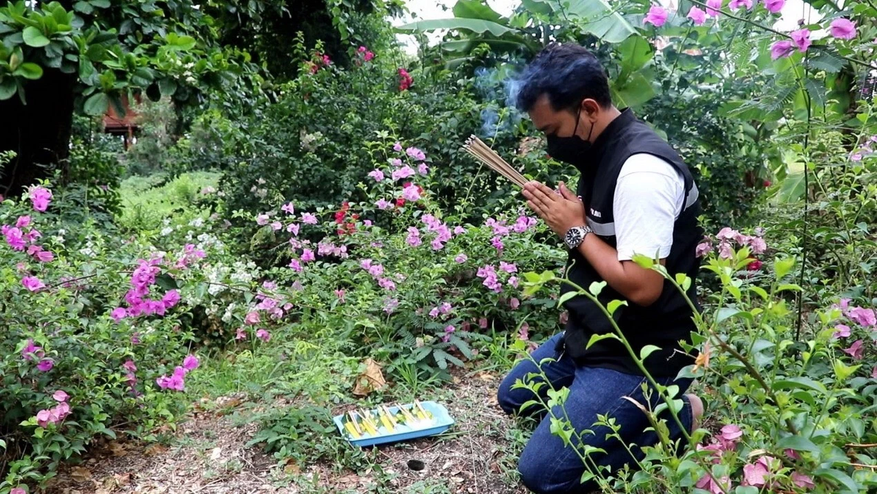 รอมาทั้งวัน มาแล้ว เลขพญาบึ้ง อ่างทอง เสี่ยงทาย 