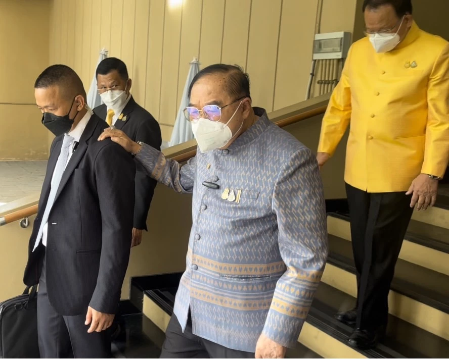 พลเอก "ประวิตร" เชื่อ  "งบประมาณ" ผ่านวาระแรก