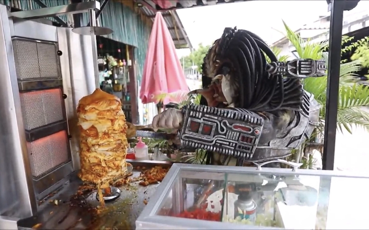 กินไปยิ้มไป ที่ร้าน กะบับไก่ "พรีเดเตอร์" ย่านพัทยา