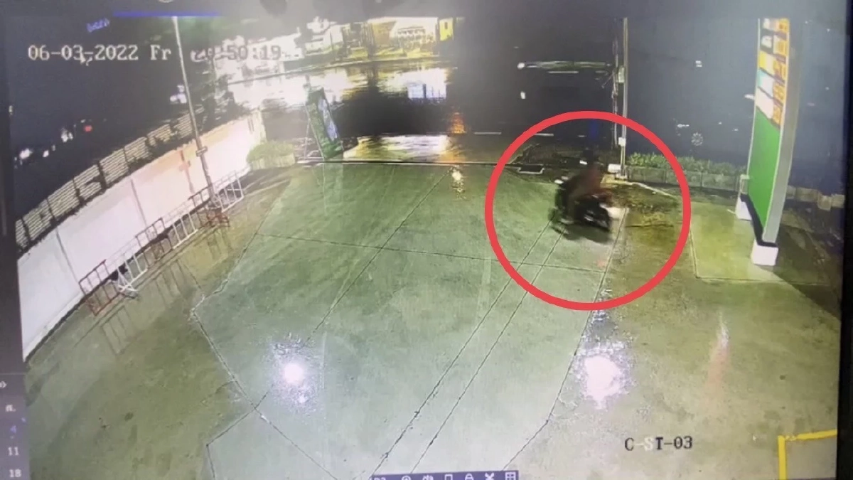 วงจรปิดจับภาพชัด สาวแสบ! ฉกมือถือ"เด็กปั๊ม" ก่อนขับ จยย.หลบหนี