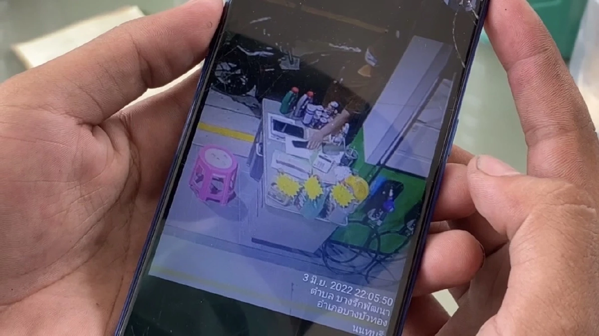 วงจรปิดจับภาพชัด สาวแสบ! ฉกมือถือ"เด็กปั๊ม" ก่อนขับ จยย.หลบหนี