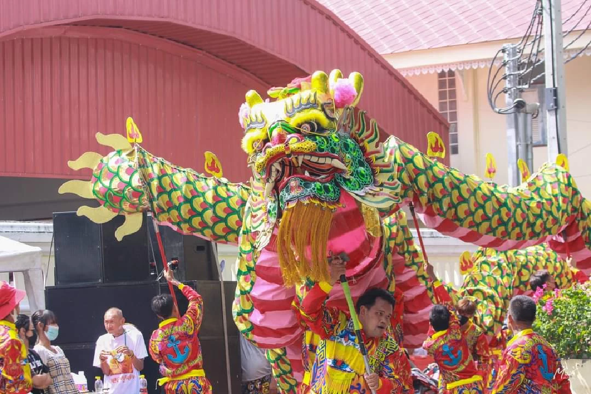 งานสืบสานประเพณี \"สรงน้ำ\" หลวงปู่เส่ง วัดกัลยาณ์