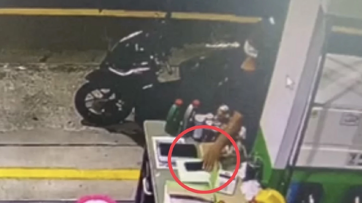 วงจรปิดจับภาพชัด สาวแสบ! ฉกมือถือ"เด็กปั๊ม" ก่อนขับ จยย.หลบหนี