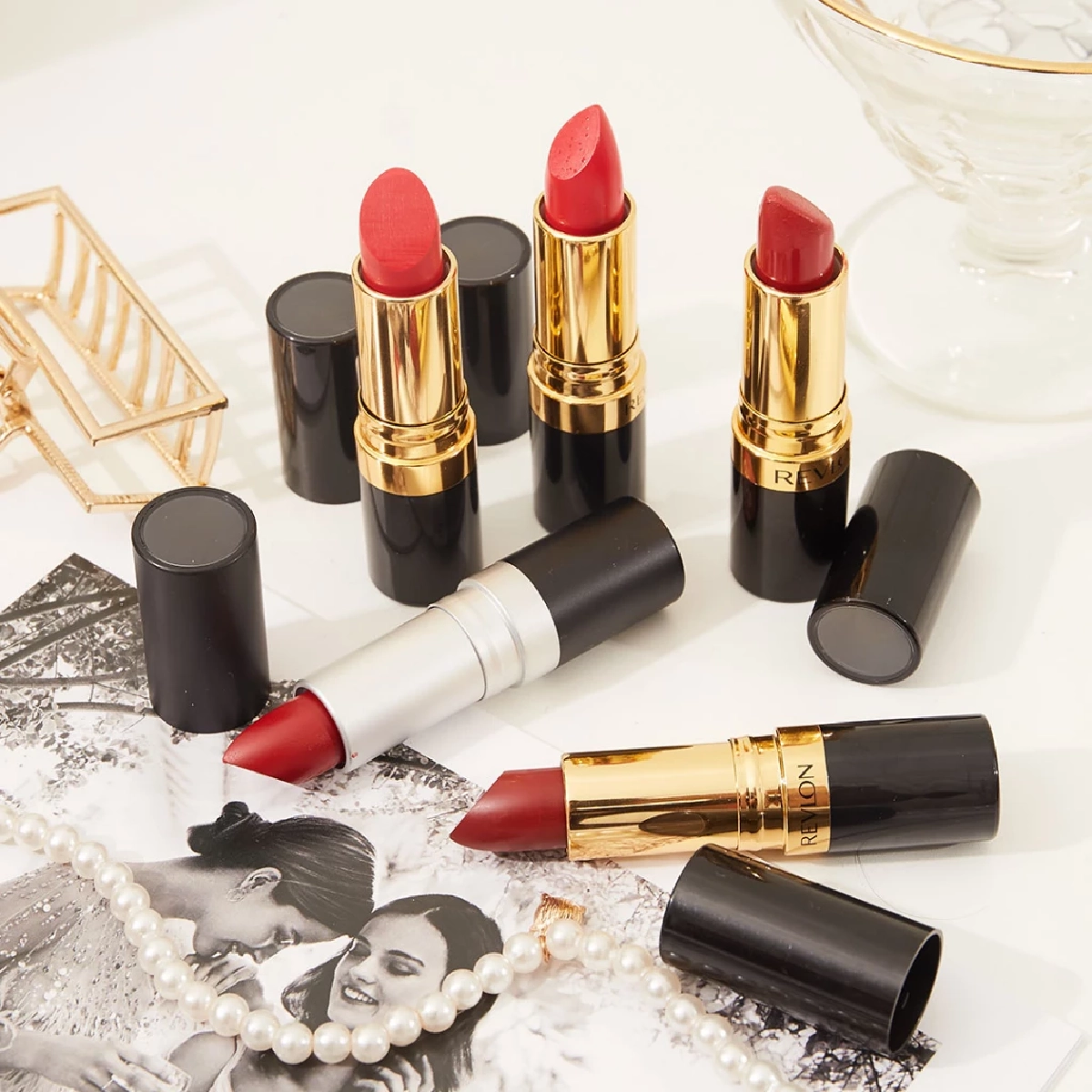 บริษัทเครื่องสำอางยักษ์ใหญ่ "REVLON" ยื่นล้มละลาย หลังมีหนี้กว่า 3 แสนล้าน