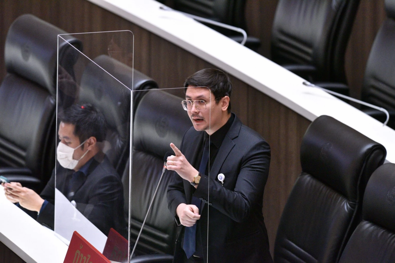 "โควิด" จบแล้ว "ก้าวไกล" ถาม จะมี "พ.ร.ก.ฉุกเฉิน" ไว้ทำไม