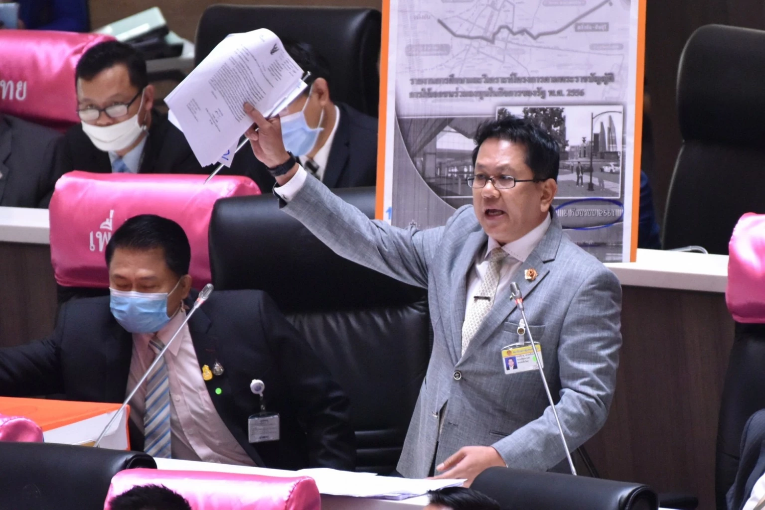 "ค่าโดยสารรถไฟฟ้าสายสีเชียว" "ชัชชาติ" แก้ปัญหาคนเดียวไม่ได้