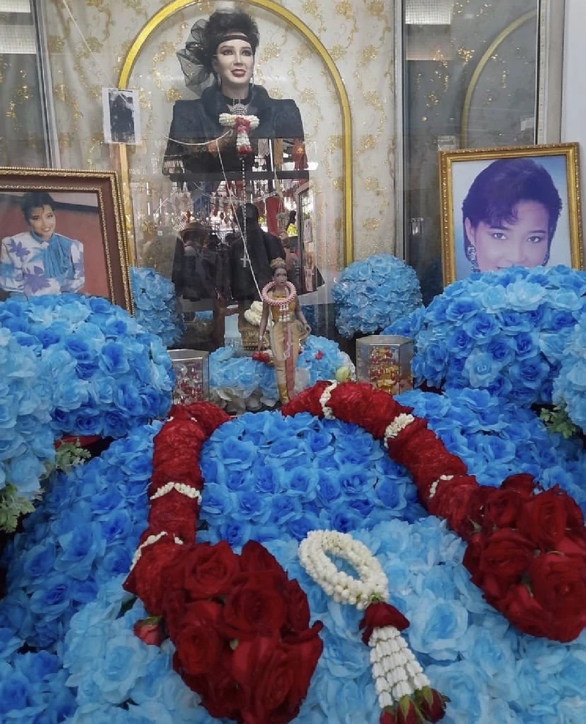 อึ้ง "พุ่มพวง ดวงจันทร์" สื่อจิตถึงพระธุดงค์ บอกยังไปเกิดไม่ได้เพราะ ?
