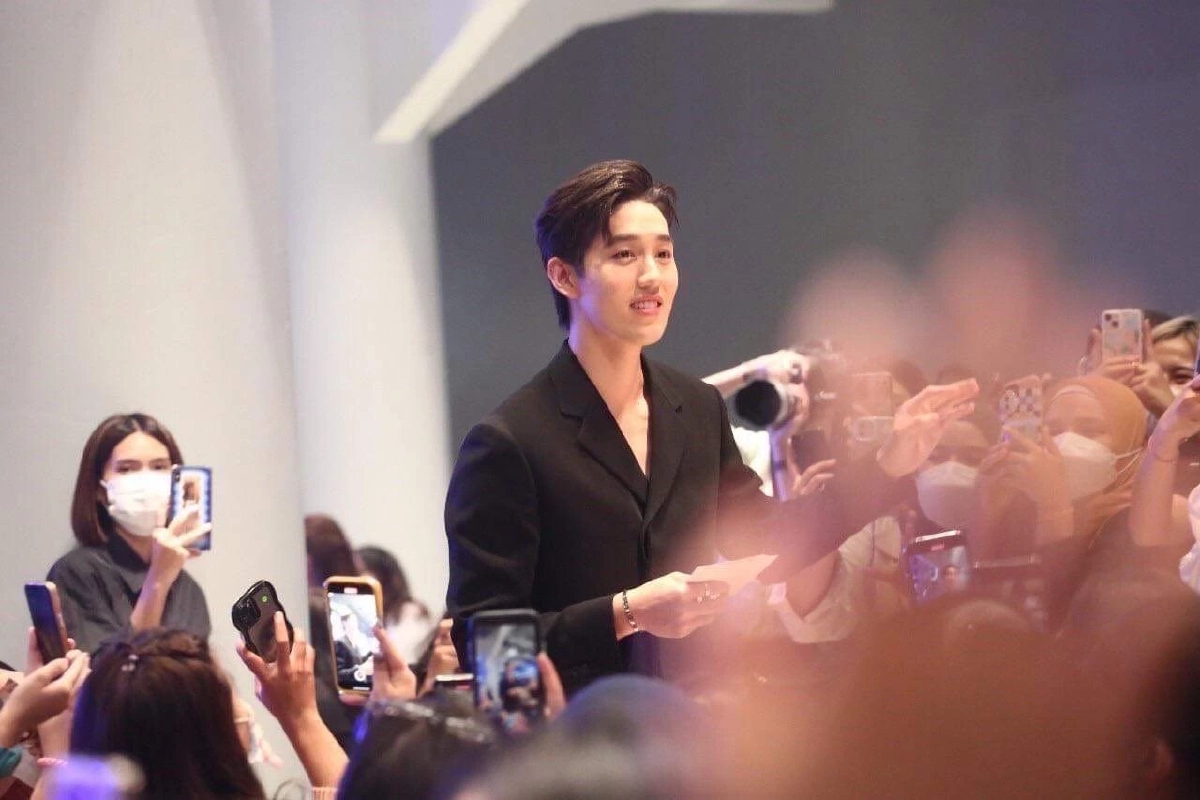 "ต่อ ธนภพ" นำทีมตอกย้ำความแรง สุดเอ็กซ์คลูซีฟ ใน "ONE DAY MEET WITH ใต้หล้า"