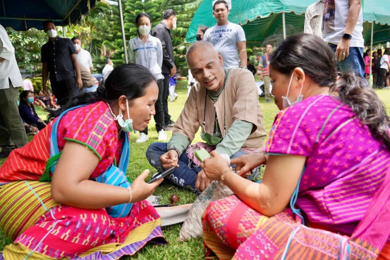ชีวิตติดดินของ ส.ส.ชาดา กับชาวกะเหรี่ยงเมืองอุทัยฯ