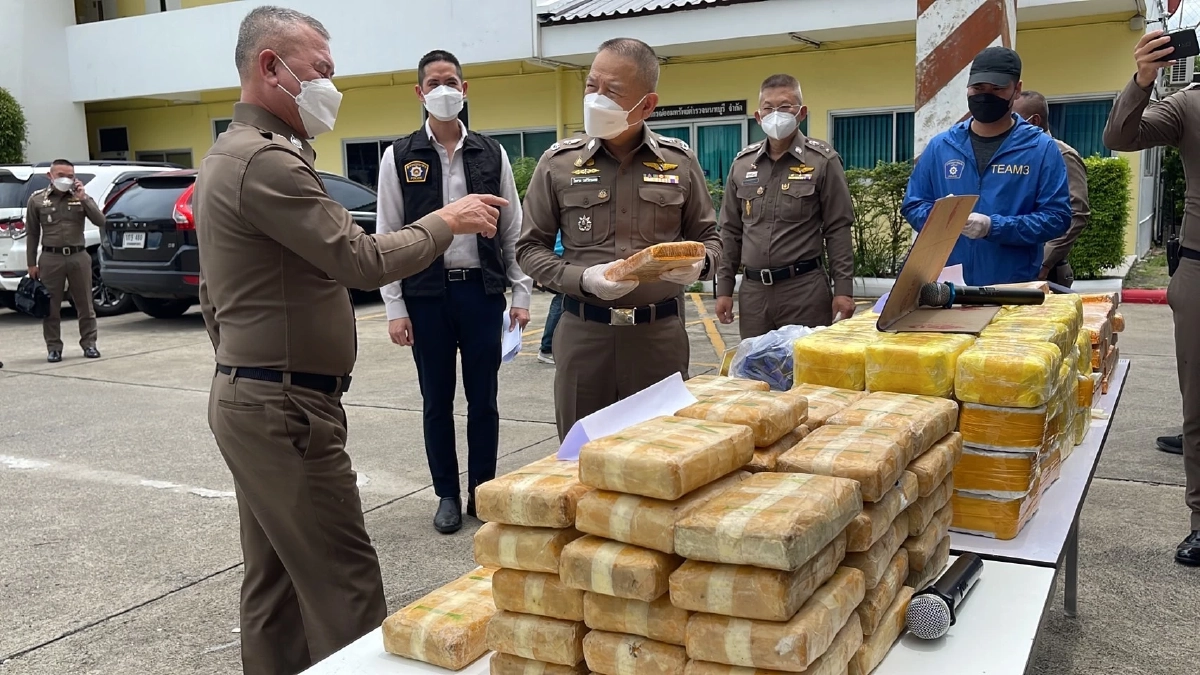 รวบ "นักค้ายา"รายใหญ่ คาริมถนนย่านไทรน้อย ตะลึงซุกของกลางกว่า 11 ล้านบาท