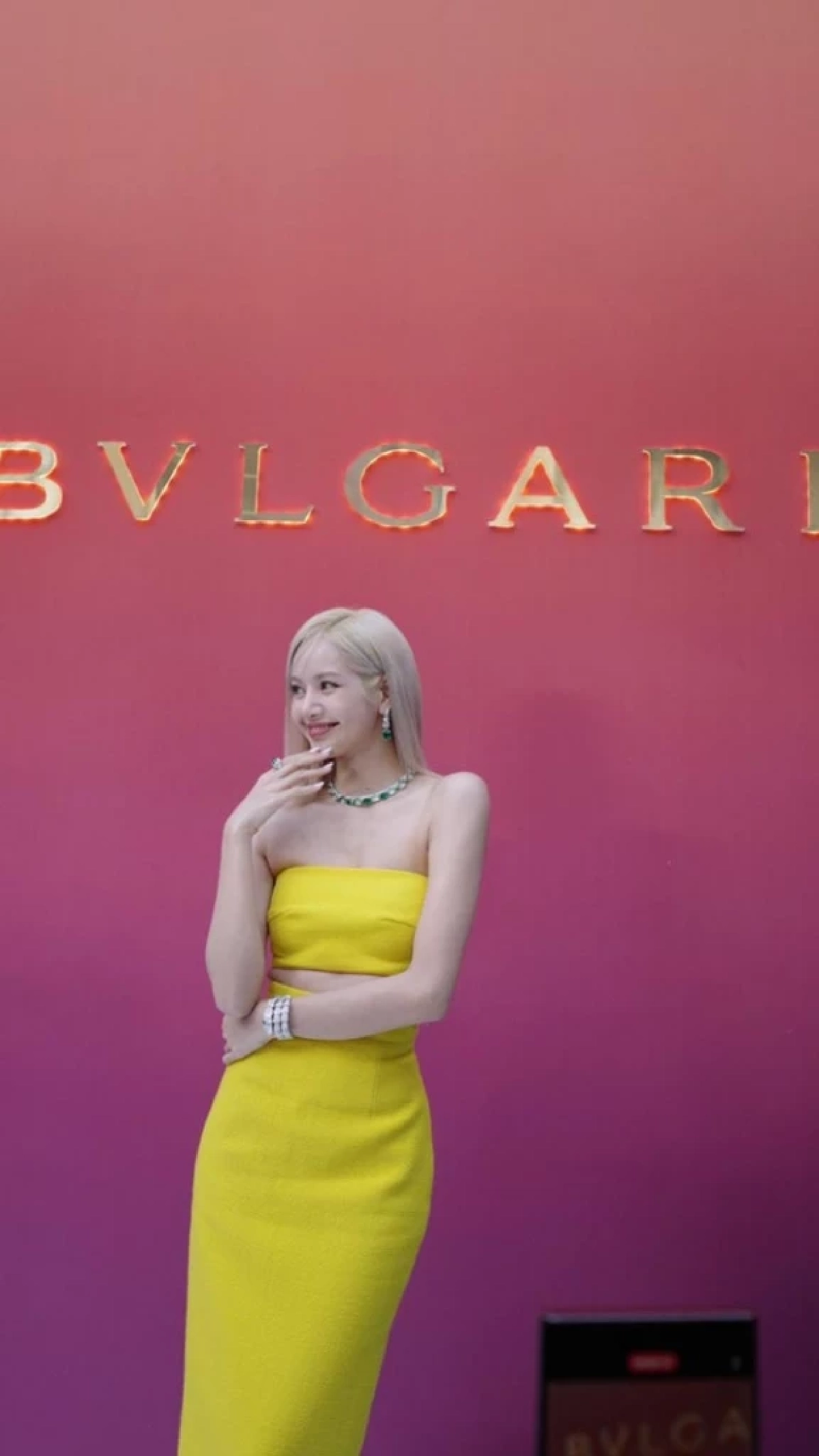 ฝรั่งคลั่งตามกรี๊ด "ลิซ่า" การ์ดดุมาก แต่ก็ไม่ยอมหยุดตาม