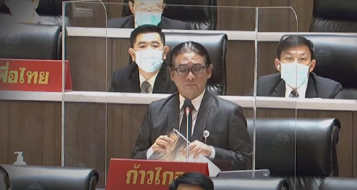 เปิดวาร์ป "ครูธัญ ธัญวัจน์" ส.ส.ผู้สะท้อน ดัน #สมรสเท่าเทียม จนเป็นไวรัล