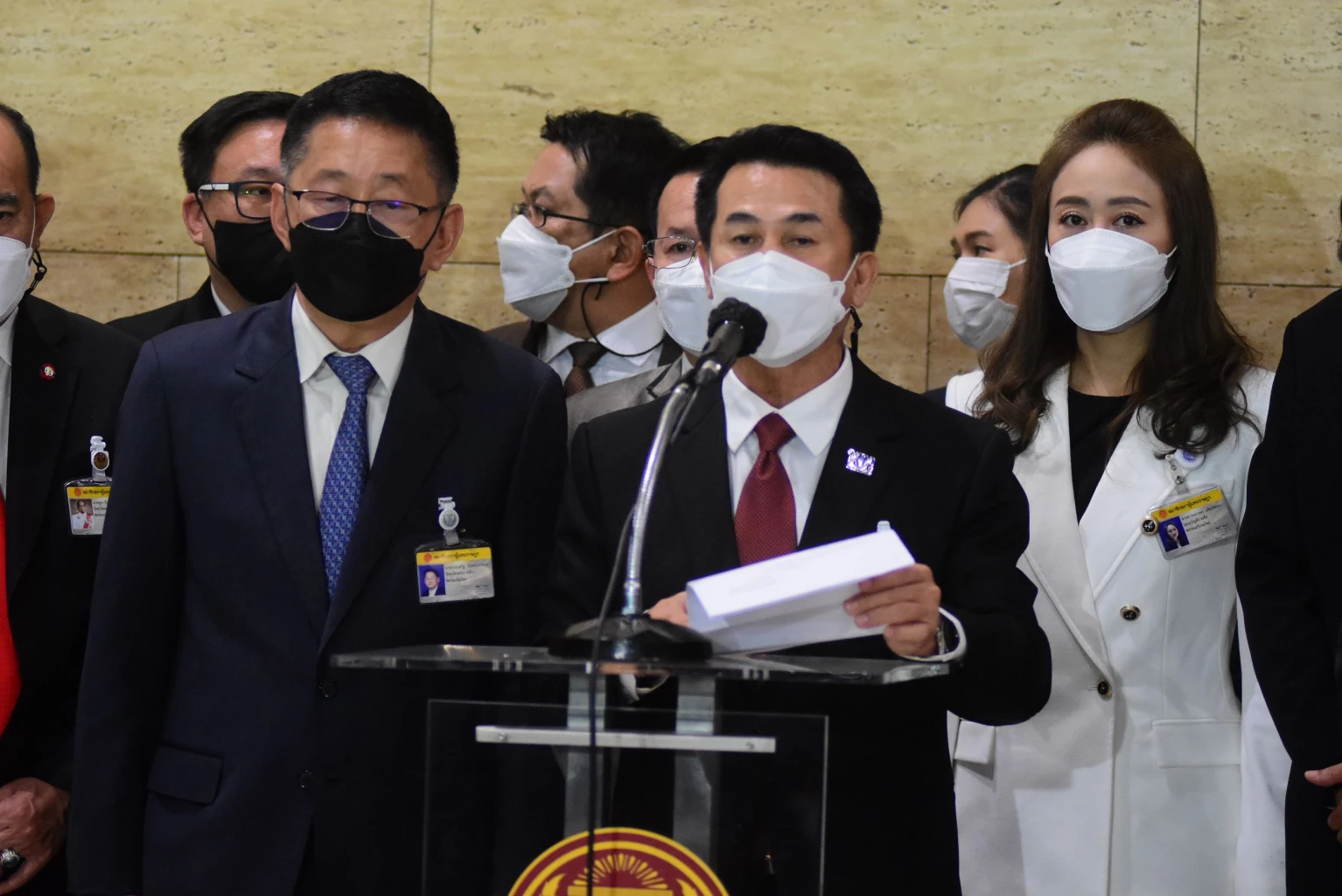 "ฝ่ายค้าน" ยื่น "อภิปรายไม่ไว้วางใจ" รัฐมนตรี 11 คน