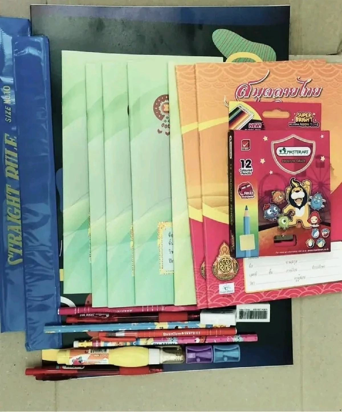 แฉ "โรงเรียน" ยัดเยียด สมุด ปากกา ให้แทนเงิน ผปค.สุดจะทนทำแบบนี้ทุกปี