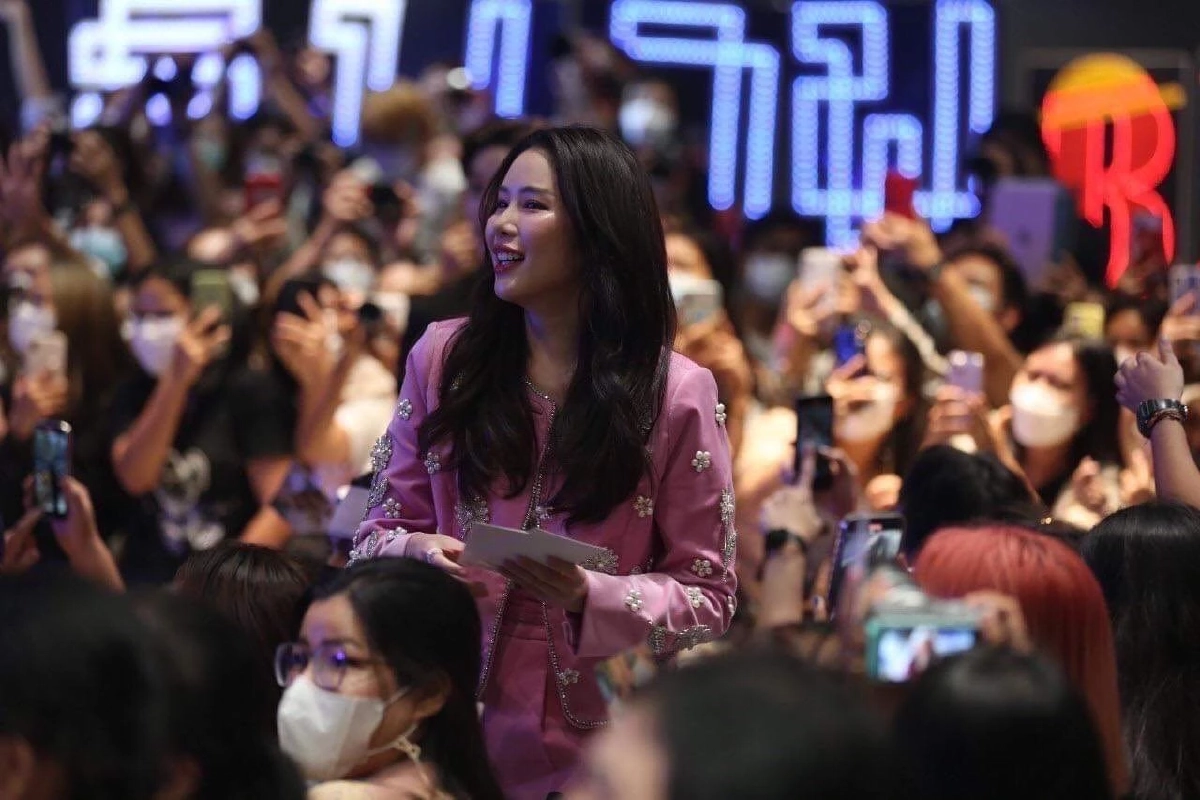 "ต่อ ธนภพ" นำทีมตอกย้ำความแรง สุดเอ็กซ์คลูซีฟ ใน "ONE DAY MEET WITH ใต้หล้า"