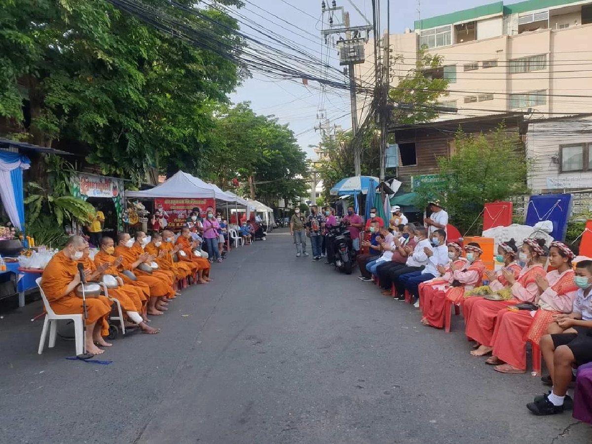 งานสืบสานประเพณี \"สรงน้ำ\" หลวงปู่เส่ง วัดกัลยาณ์