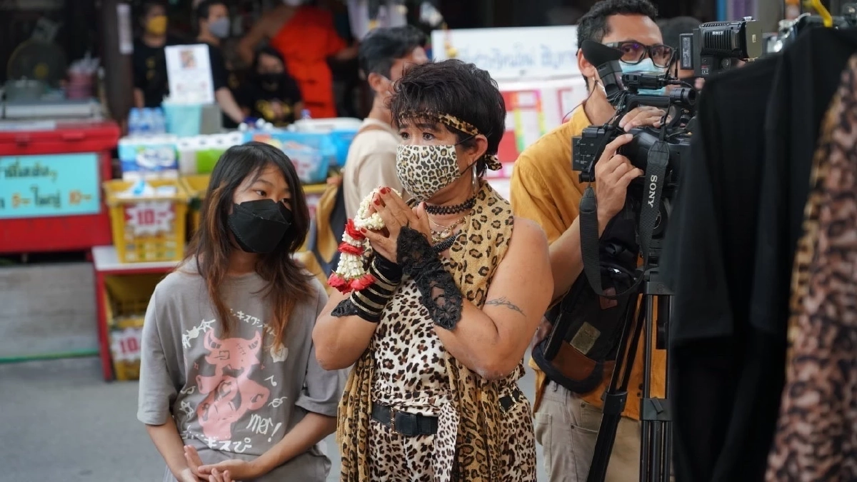 อึ้ง "พุ่มพวง ดวงจันทร์" สื่อจิตถึงพระธุดงค์ บอกยังไปเกิดไม่ได้เพราะ ?