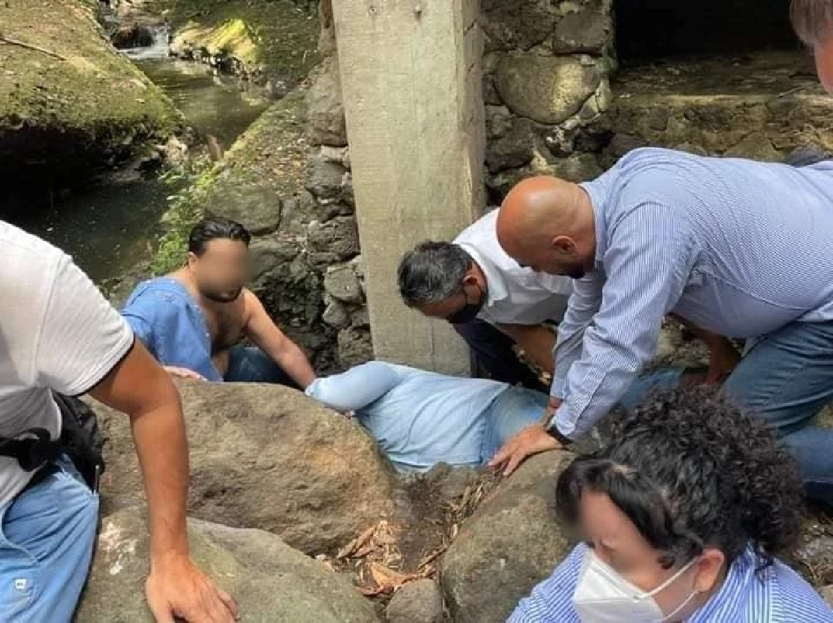 สะพานไม้ขาดผึง ขณะพ่อเมืองทำพิธีเปิด กว่า 20 ชีวิตร่วง 3 ม. กระแทกหิน (คลิป)