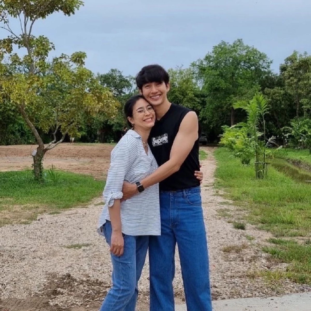 "จุ๋ย วรัทยา" - "พุฒ พุฒิชัย" อุ้มท้องเยี่ยมพ่อแม่ครั้งแรก พาลูกดูที่ 18 ไร่