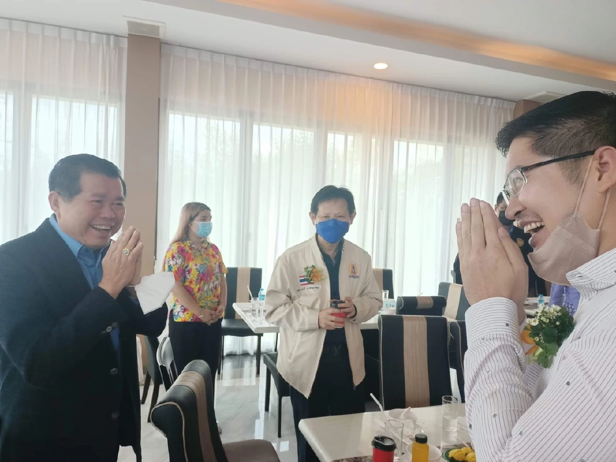 "สุชาติ ชมกลิ่น" 48 ปี บารมีล้นเมือง "ชลบุรี"