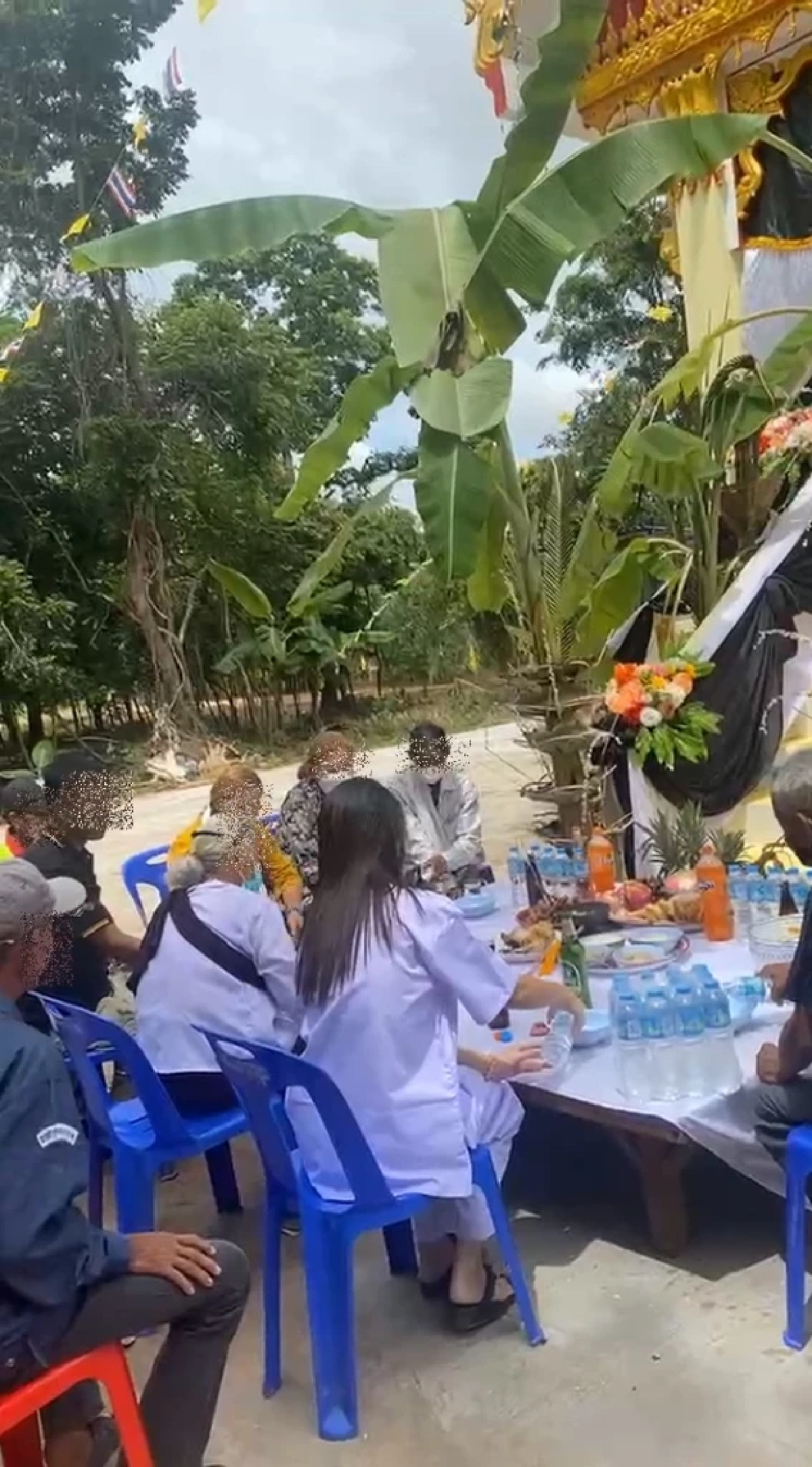 ฮือฮา จิตอาสาคนดัง จัด "งานศพ" ให้ตัวเอง สวดจริง เผาจริง